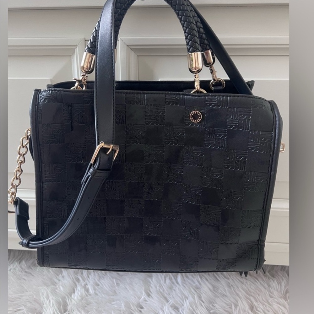 Steve Madden Elegant Black Handbag. - Picture 2 of 12